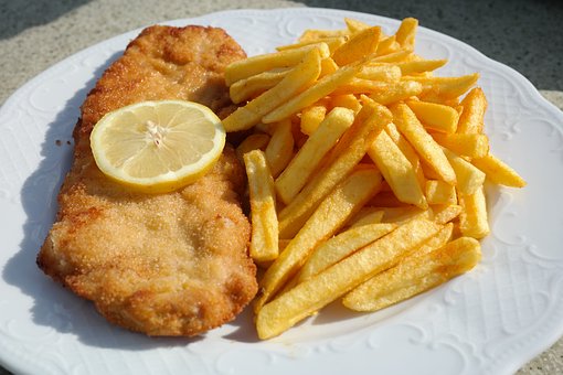 2. Schnitzelessen beim FC Frickendorf